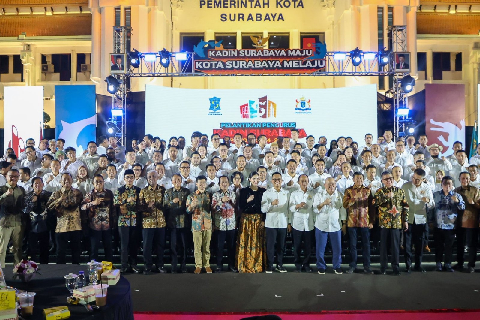 Pelantikan pengurus KADIN Surabaya di Taman Surya Balai Kota Surabaya
